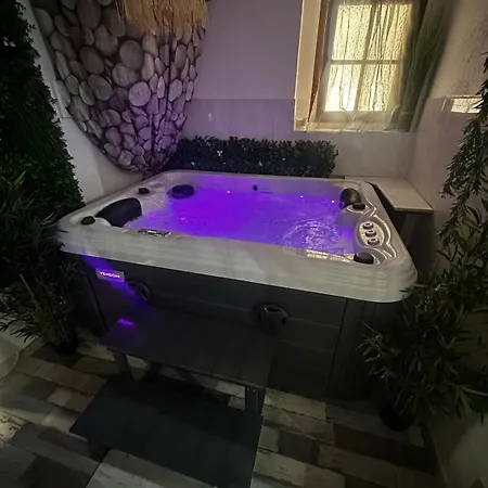 別荘 Maison Familiale A 2 Min A Pied De L'institut A Armand Calme Jeux Babyfoot Jacuzzi Proche